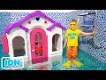 Vlad dan Nikita Playhouse di kolam renang
