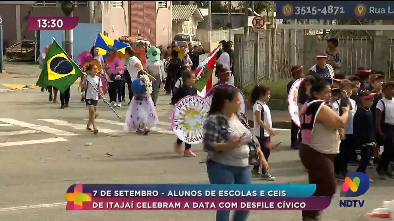 Alunos de escola e Ceis de Itajaí celebram 7 de Setembro com desfile cívico