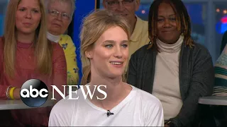 Mackenzie Davis dishes on Blade Runner 2049