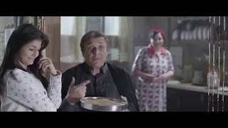 مسلسل باب الخلق   محفوظ زلطة يسأل أخته فوزية عن جارتهم انتصار  صنية كنافة  دندنها