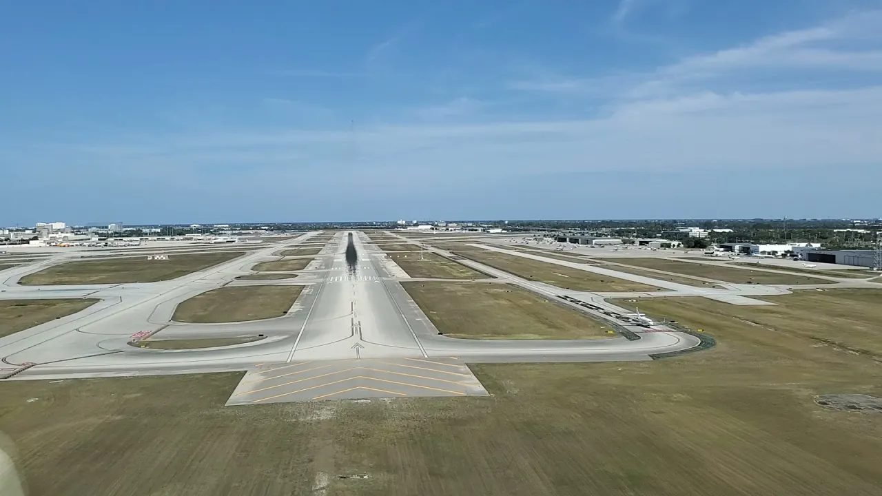 United Airlines Boeing 757-200 Departure from West Palm Beach Airport