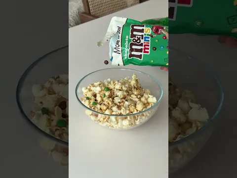 #ad This is your sign to go and grab some M&M’S Minis for your next movie night!! 🍫🎀📺