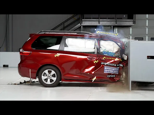 The 2018 Toyota Sienna Comes up Short in IIHS Crash Testing