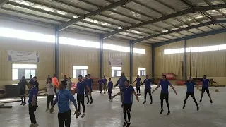 تمرينات حرة بالموسيقى عرض رياضي صغير 