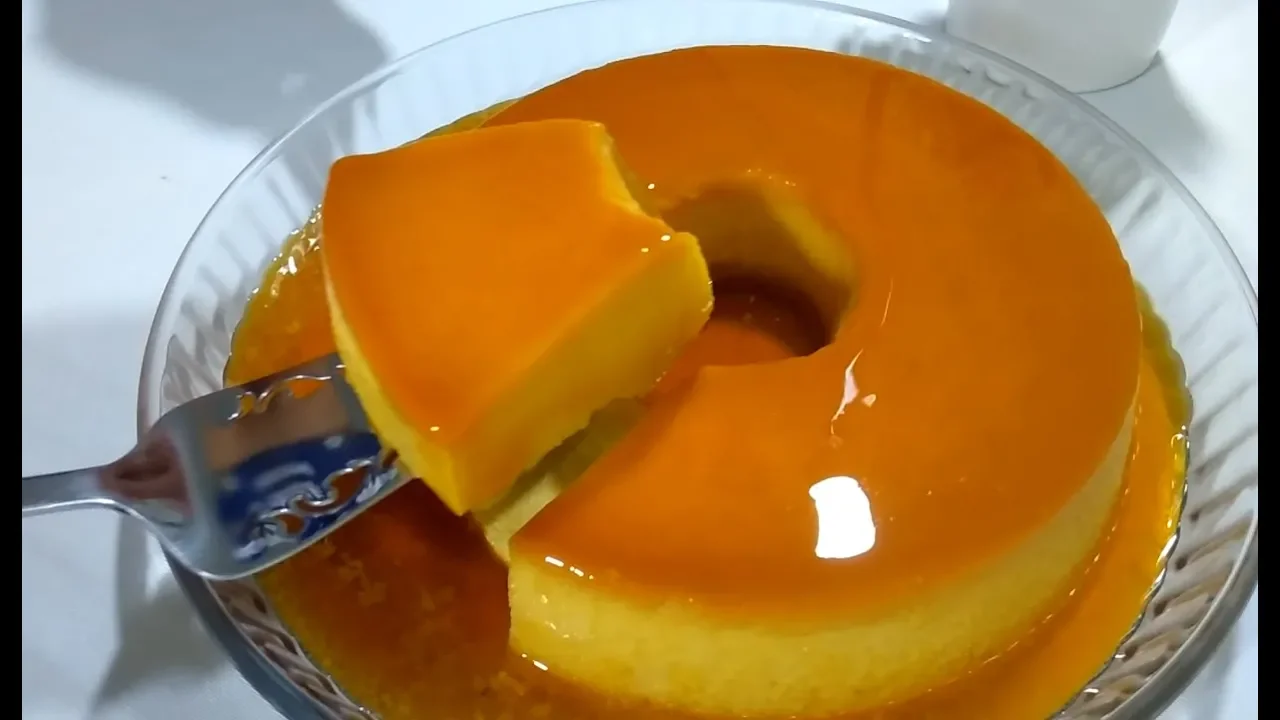 Sobremesa incrível de Pudim de Leite MOÇA® com calda de caramelo. Confira a receita em: https://goo.. 