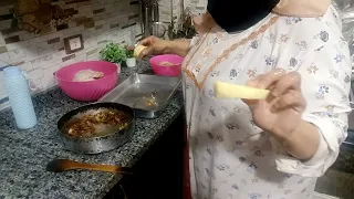 روتين يومي مابزهق من عمايلها الصينيه الفراخ بالبصل المكرمل في حته تانيه خالص 