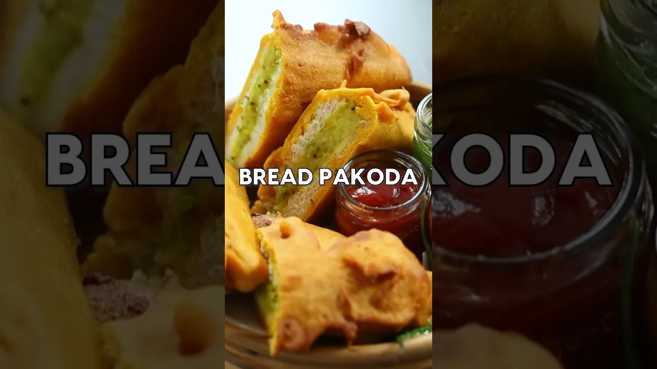Classic street food khana hai toh bread pakoda aur chai banao #indianstreetfood #shorts #breadpakoda