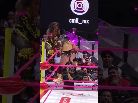 Suplex desde lo alto de India Sioux a Queen Aminata