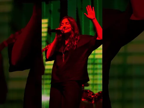 Live performance π€π΅