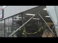 Car drives into SE Portland pawn shop