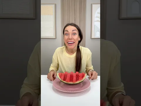 🍉👀 He used DENTAL FLOSS to slice a watermelon for her!👍🏻🤠