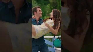 يخطف الحبيب حبيبته رائحة الفراولة Shorts 