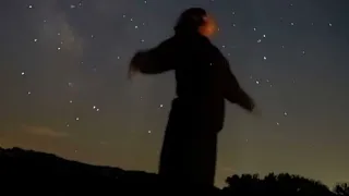 لو جاي في رجوع انساني بطيء              دندنها