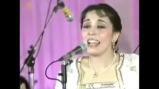خذلو يا هوا منديل يحوش الشمس  وحر الشمس عن حبيبي   عفاف راضي دندنها