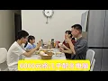 Download Lagu 6000元给儿子配台电脑，儿子亲自下厨做四个菜，一家人吃开心
