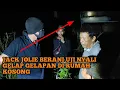 Apa itu putih di atas Ranjang tua?