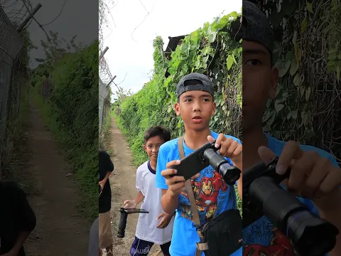 anak spotting pesawat terbang landing