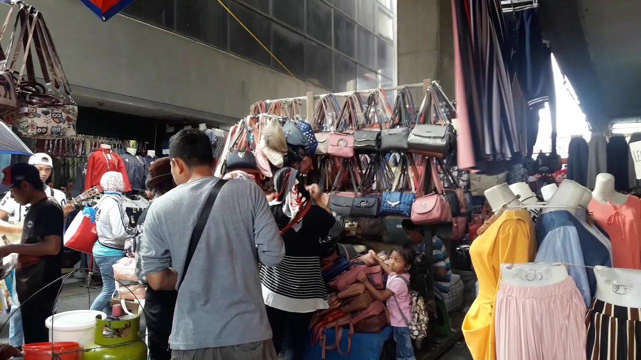 Jalan-jalan di Toko Grosir Tas Murah di Surabaya | Harga Tas Modis Gak Sampe 50.000,-. 
