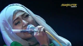 tabir kepalsuan selvy anggraeni cover