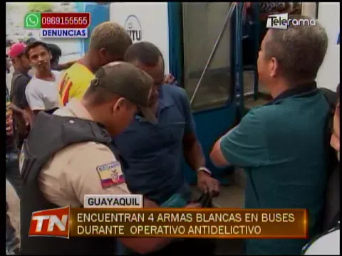 Encuentran 4 armas blancas en buses durante operativo antidelictivo