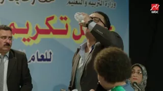 رد فعل أحمد رزق بعد تعاطيه المخدرات لأول مرة في الكيف 