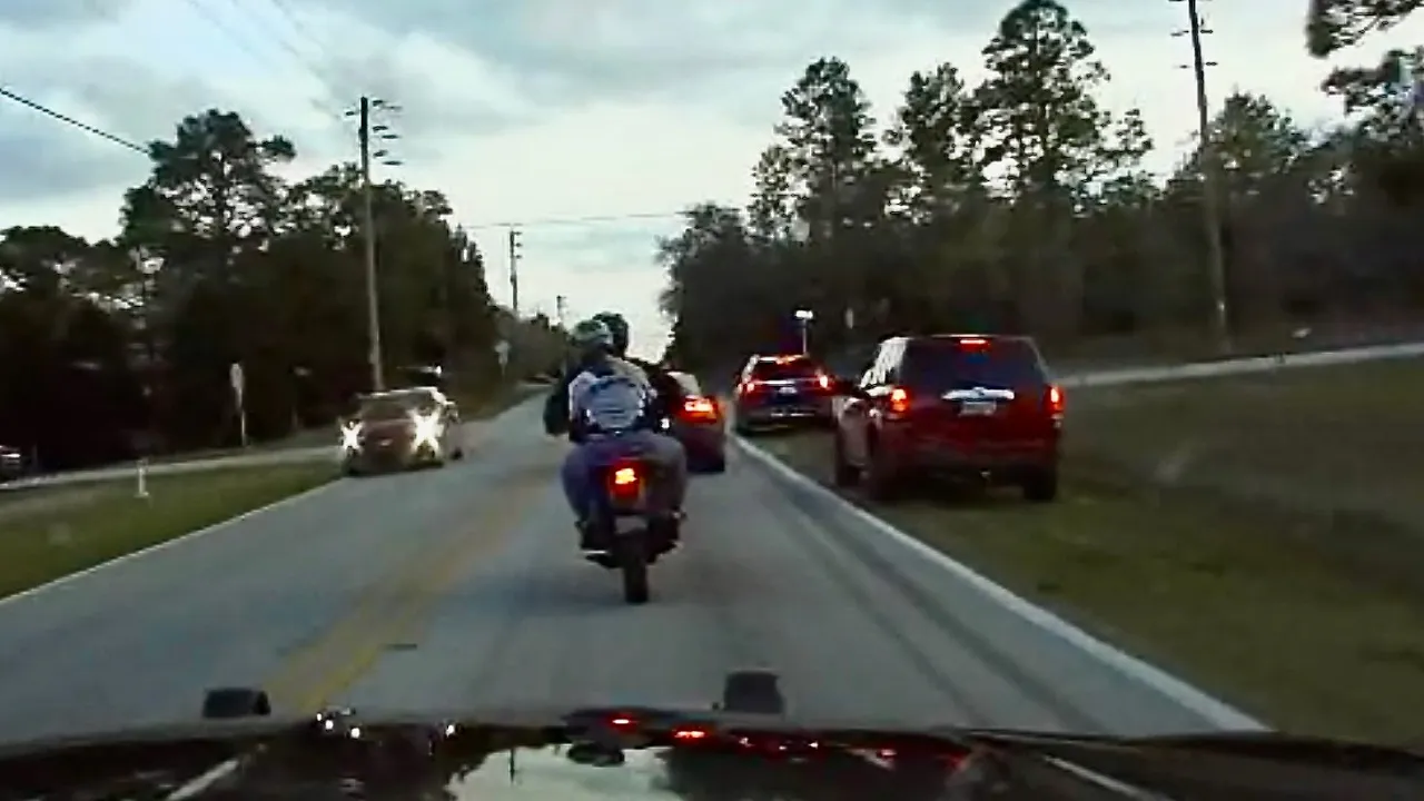 Cop vs Biker: Biker Learns the Hard Way Not To Run from Florida Highway Patrol