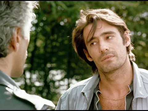 Il y a des jours... et des lunes [bande-annonce] - YouTube thumbnail