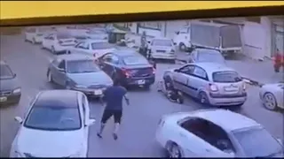 شاهد الميليشيات تقتل بدم بارد في شوارع طرابلس في ليبيا 