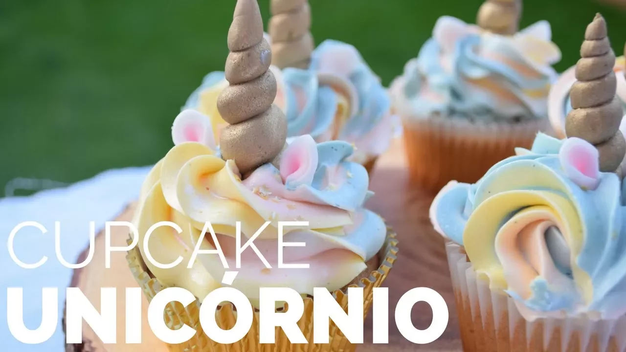 CUPCAKE UNICÓRNIO COM MERENGUE SUÍÇO (SUPER MOLHADINHO) BELLARIA CHOCOLATIER