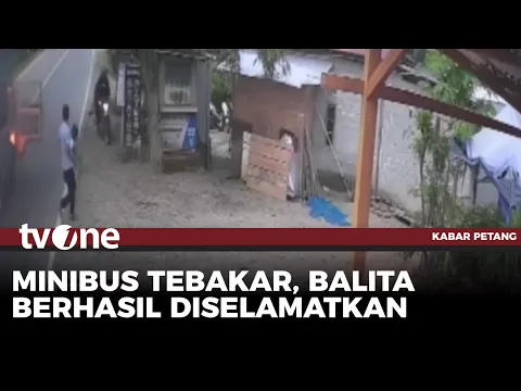 Detik-detik Penyelamatan Balita di dalam Mobil yang Terbakar Terekam CCTV