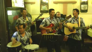 Download INDONESIA: Kwint Acusstic sing Lisoi at Tip Top restaurant in Medan, Sumatra (HD-video)mp4 MP3