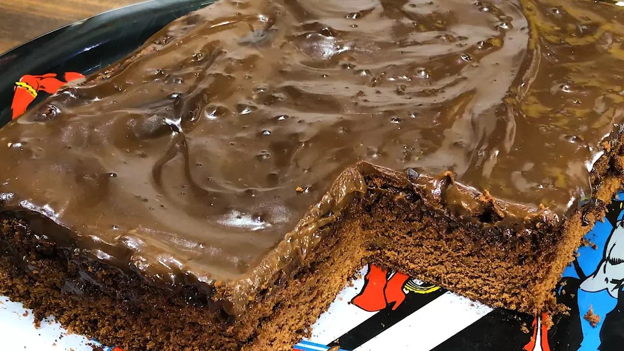 BOLO DE CHOCOLATE MUITO MACIO