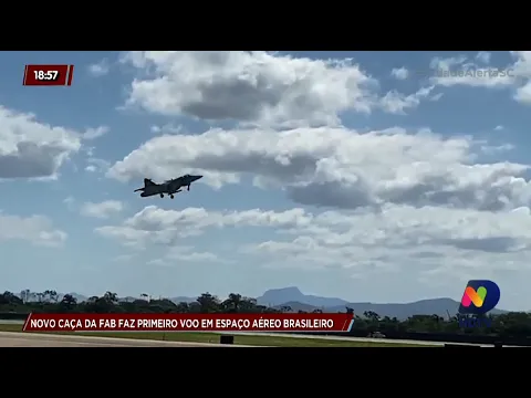 Novo caça da FAB faz primeiro voo em espaço aéreo brasileiro