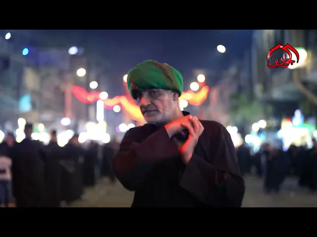 ⁣رفعوا الايادي ليضربوا على الاكتاف في مسيرة عزائية أصوات المعزين تتعالى بلبيك ياحسين