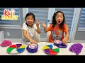 Download Lagu Emma and Kate Play in Kinetic Sand Spin Art!