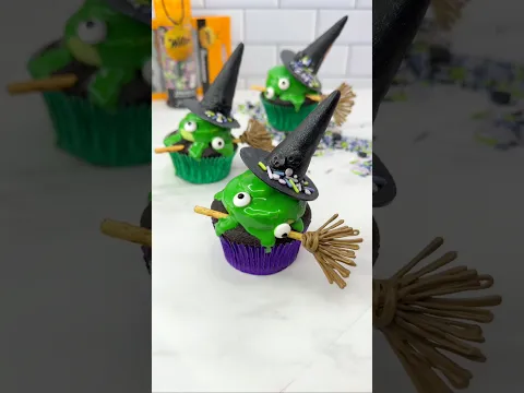 Melty witch Cupcakes 🧙🏼‍♀️ made for @wilton  #cakedbyrach #halloween #cupcakes #witch