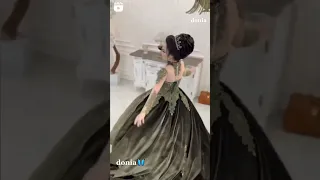 تمشي وبتهز بخصرا 