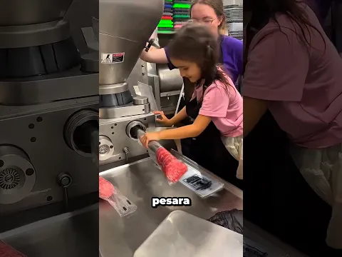 Este hombre es Un Experto en Salchichas 😲