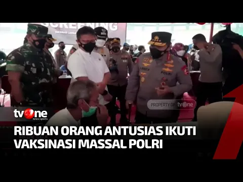 Kapolri Bersama Menkes Meninjau Vaksinasi Massal di Bekasi