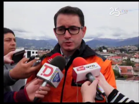 Bomberos trabajan en incendio forestal registrado en Soldados