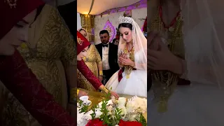شوف العريس شلون يريد يبجي من العروس تلبس ذهب    دندنها