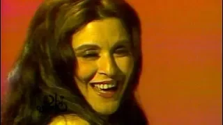 كلمة في سهرة  شاهد رأي السندريلا سعاد حسني في المرأة دندنها