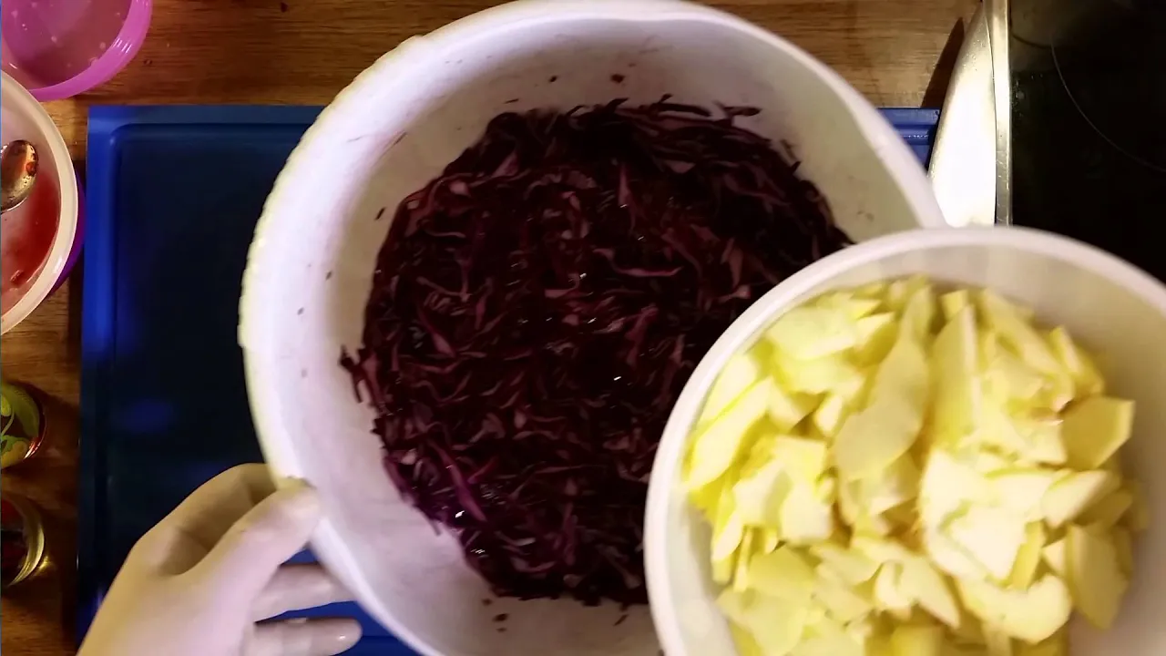 There's nothing boring about this red cabbage recipe, it's packed with flavour! Naturally sweetened . 
