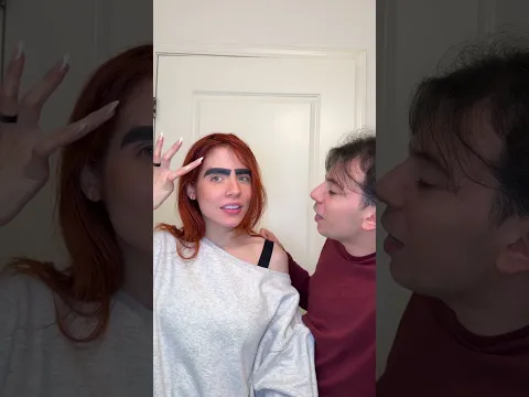 Broma a mi esposo de las cejas tatuadas