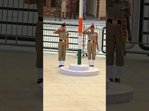 बेटियाँ 👮‍♀️👮‍♀️ सिर्फ घर🏠 नहीं संभालतीं, देश 🇮🇳 की सरहद भी संभालती हैं #bsf #betiyaan #shorts