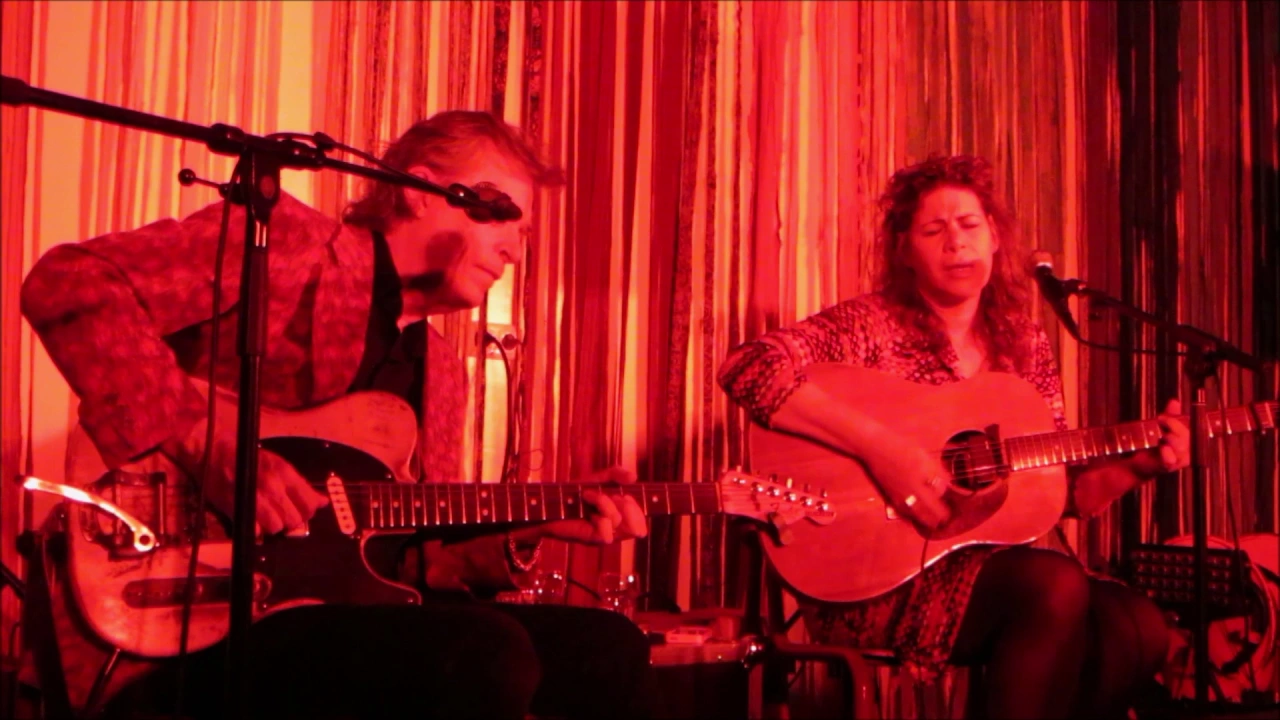 Dayna Kurtz & Robert Mache - Love Gets In The Way (live)