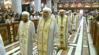موكب دخول قداسة البابا تواضروس الثاني ولفيف من الآباء المطارنة والأساقفة دندنها