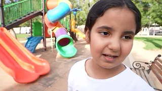 ليلى ولجين مع العامله  !