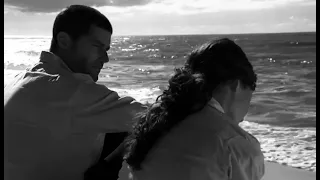 أعطيتك سيفي كي أريك وفائي فمالي أرى سيفي تملأه دمائي 