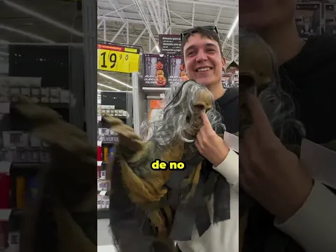 Mi mamá se asusta en un supermercado mexicano!!🤣 #shorts